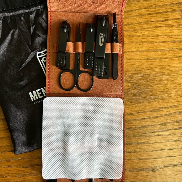 Men & Nails Luxury Grooming Travel Nail Kit - NEW! - Picture 6 of 6